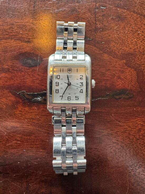 Victorinox Accessories - Victorinox Swiss Army Alliance 24022 Rectangle Watch Working (Retail $500)